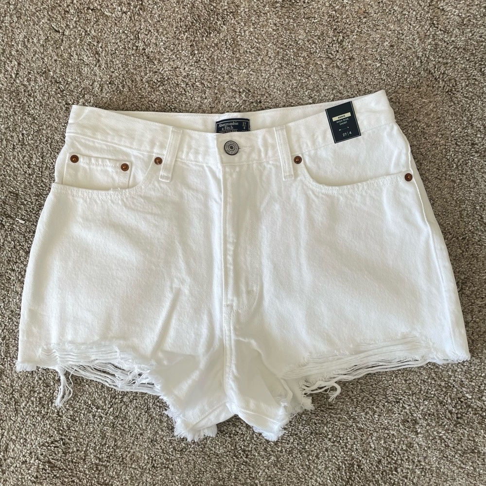 NWT Abercrombie & Fitch Annie high rise shorts in distressed white